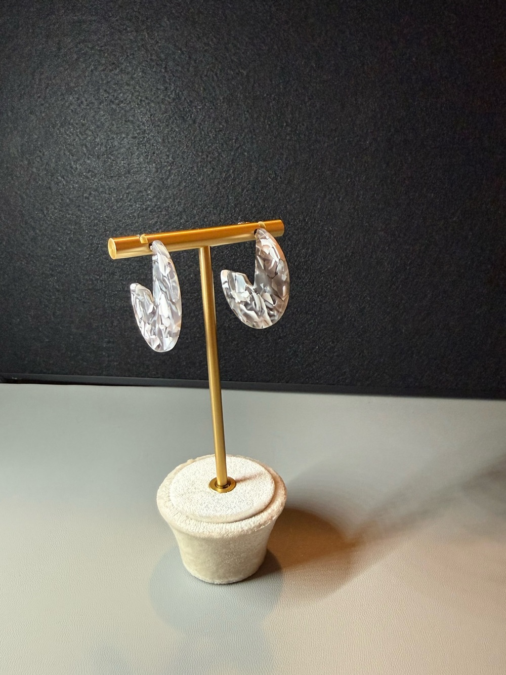 Clear Gray Marble Resin Chunky Hoop Statement Earrings 🗽